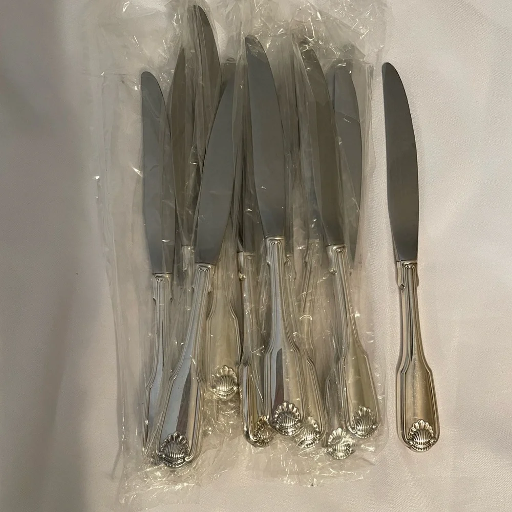 Dinner/Butter knife shell pattern in wrapper‎ never used. 1 dozen (12) in pack